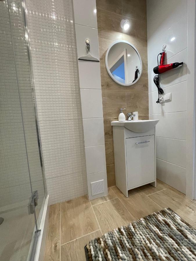 Apartament PARYŻ 比亚韦斯托克 外观 照片
